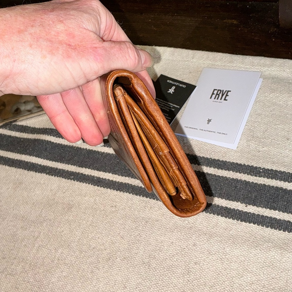 NWT Frye Leather Melissa Trifold Continental Snap Wallet Cognac Brown $158 - Picture 5 of 13